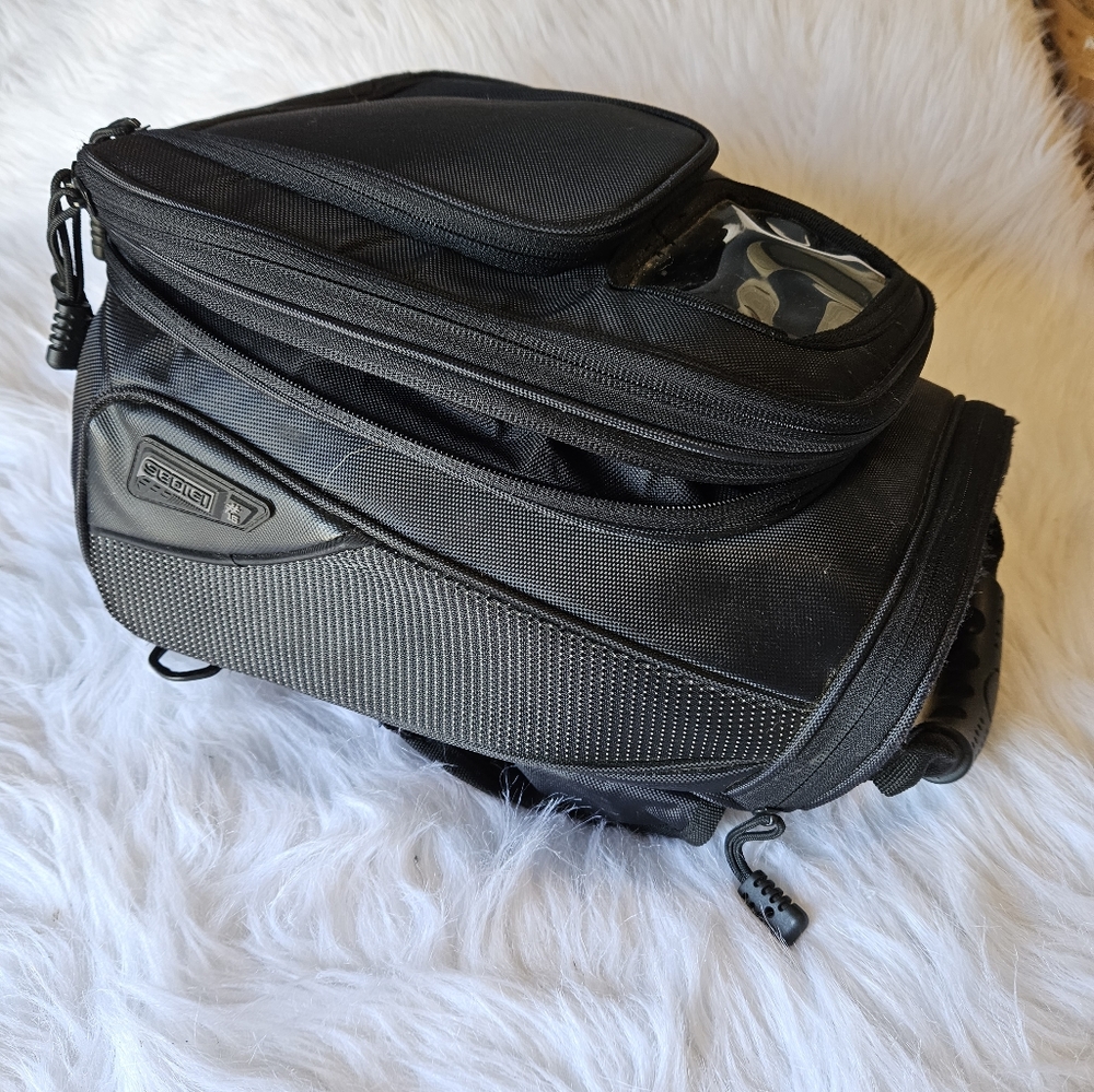 Sedici #16 Magnetic Black, Multicompartment, Motorcycle Tank Bag